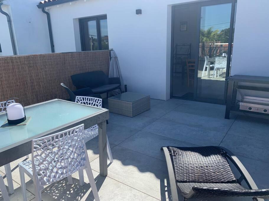 Maison Terrasse Proche Centre Ville Et Ile De Re La Rochelle  Extérieur photo
