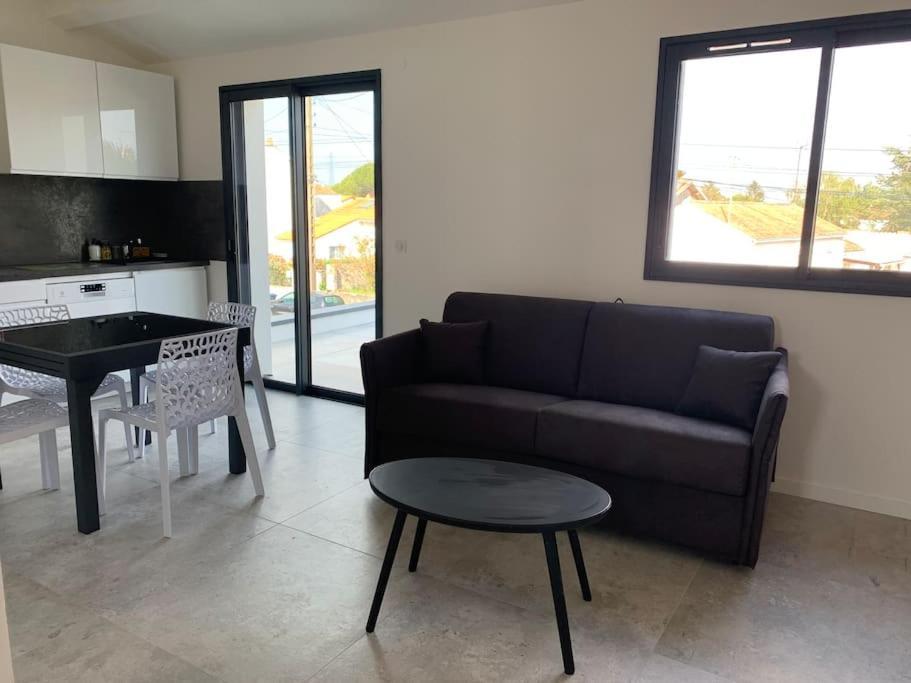 Maison Terrasse Proche Centre Ville Et Ile De Re La Rochelle  Extérieur photo