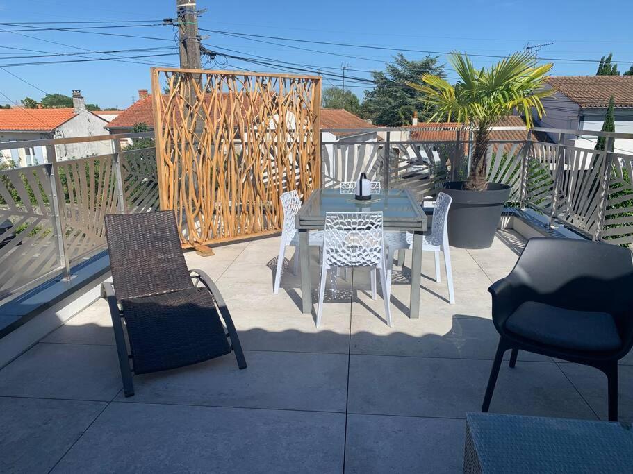 Maison Terrasse Proche Centre Ville Et Ile De Re La Rochelle  Extérieur photo