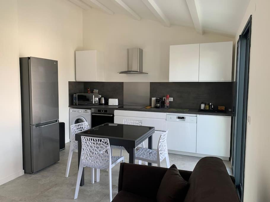 Maison Terrasse Proche Centre Ville Et Ile De Re La Rochelle  Extérieur photo